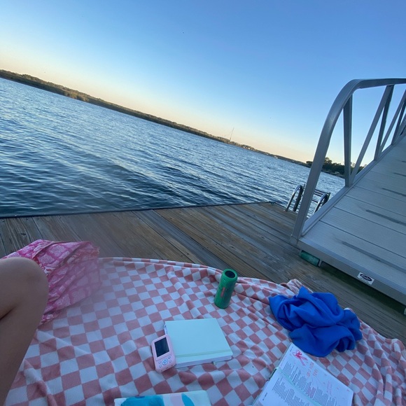 Meet your Posher, Allison - Picture 1 of 1